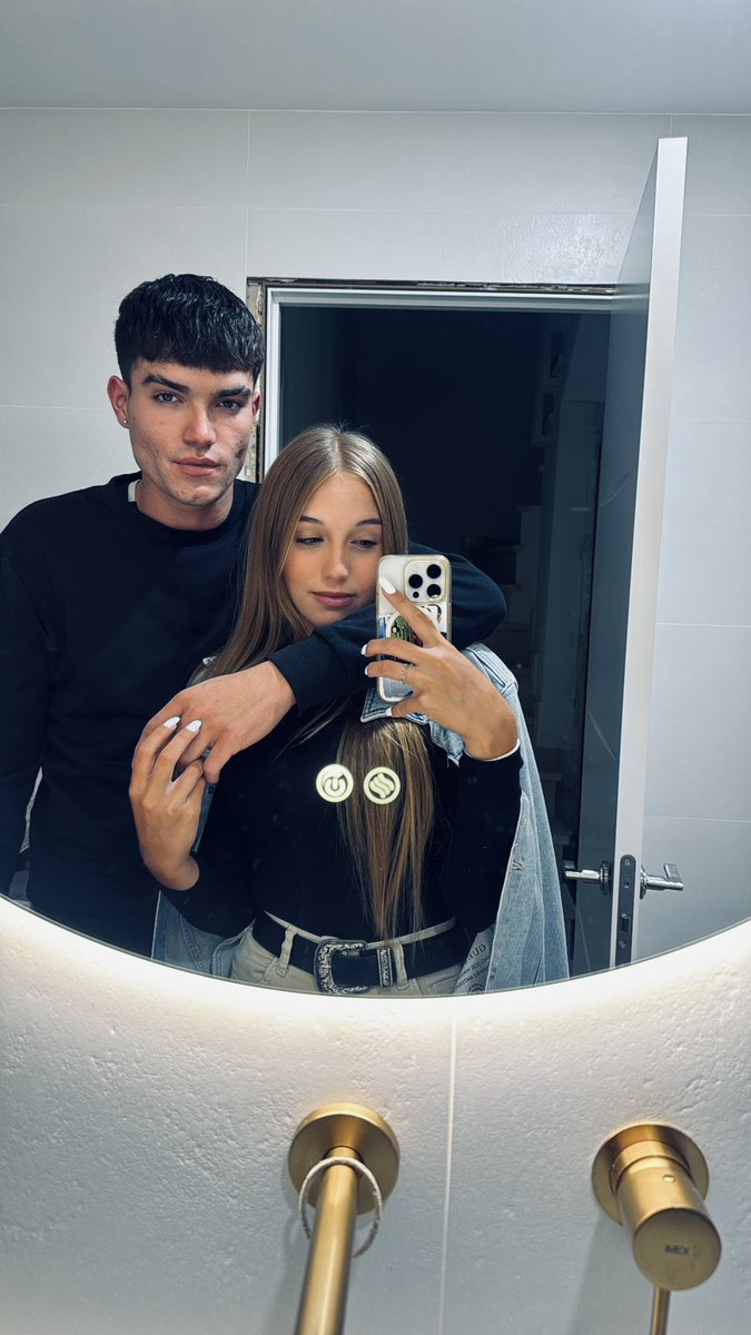 otro mes juntos y cada día más unidos, gracias por ser el compañero de mi vida y apoyarnos mutuamente en cada bache que nos pone la vida pero superarlo todo juntos. Te amo amor❤️