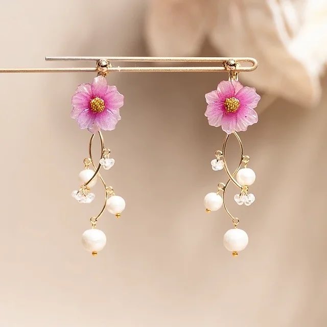 CraftmadeMarche's tweet photo. 9/22 第21回クラフトメイドマルシェの出展者様のご紹介です✨

Hanatama rozafi様

お花をモチーフにしたアクセサリーを作成しておられます💐

https://t.co/DoZxNUa4O7

#クラフトメイドマルシェ 
#ハンドメイドアクセサリー https://t.co/qqZLsOVyBv