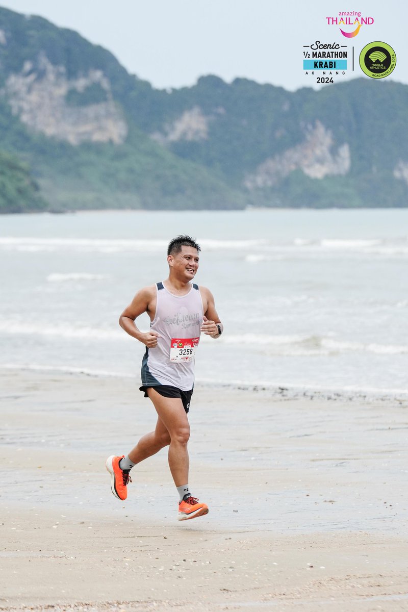 NinjaTooK's tweet photo. 🏖 มีเพียงหาดทราย ทะเลสายลมกับสองเรา ~ ฝากฟ้าทะเลฝัน 🌊 

#SCENICMARATHON
#SCENICMARATHONSERIES2024 
#SCENICHALFMARATHONKRABI2024
#SCENICROUTE 
#RUNHORIZON
#RUNROMANTIC
#SCENICKRABI 

#theXteam #theXteamRunners 
#theXteamAndFriends
#funrun #beachrun
#run #running #tookkyrun https://t.co/1jW0HkBlig