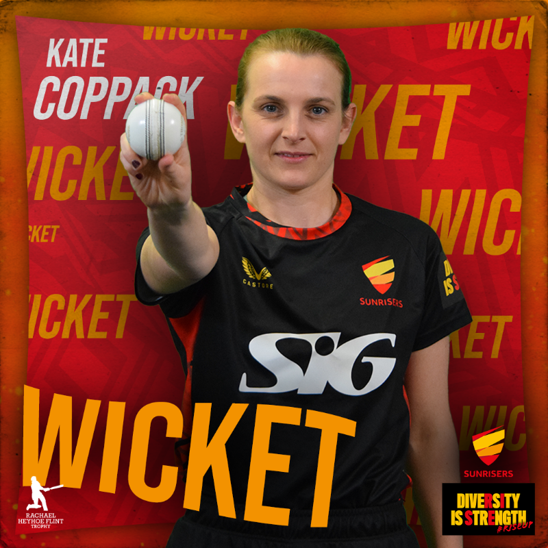 EssexWomen's tweet photo. 💪 | FOUR DOWN
It's Kate Coppack again! Coppie takes her third, trapping Chathli LBW for 17.

🌅 53/4 | 11.4 overs
📺 https://t.co/VgDHYAcvbZ
Match Centre ⬇️ #RiseUp🌅🧡