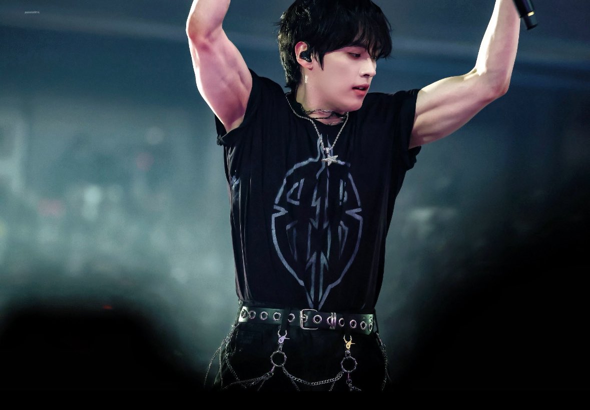 lukamaoo's tweet image. БЛЯТЬ
Я ПСИНА БЕШЕНАЯ