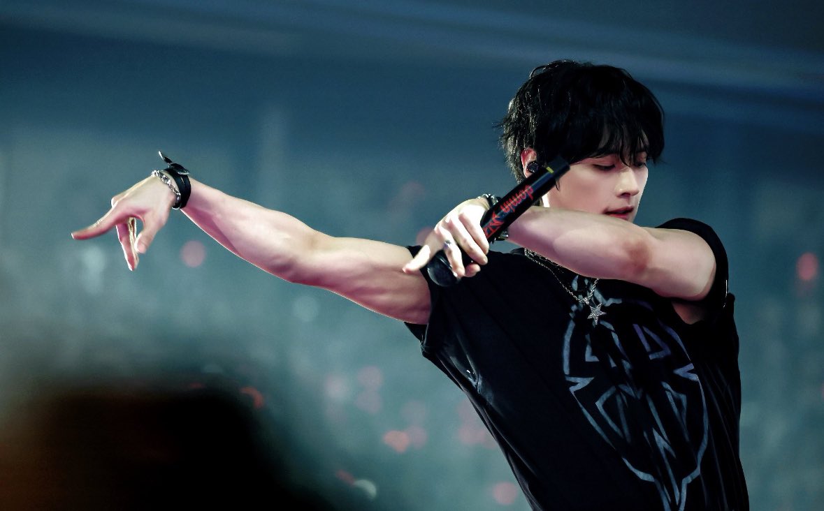 lukamaoo's tweet image. БЛЯТЬ
Я ПСИНА БЕШЕНАЯ