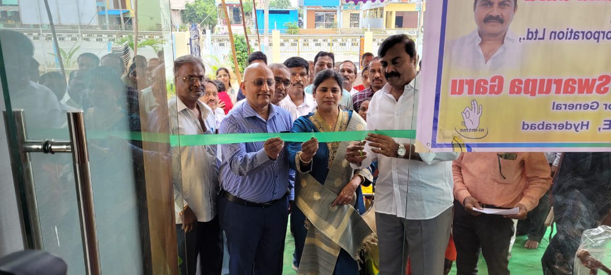 nimsmeeconnect's tweet photo. Inauguration of sales outlet at #Pembarthy #Metalcraft cluster by Sri Naidu Satyanarayana in presence of Dr P. Chandrasekhar, Director General, #CIRDAP and Dr S. Glory Swarupa Director General, #nimsme https://t.co/mp1NJCeCCV