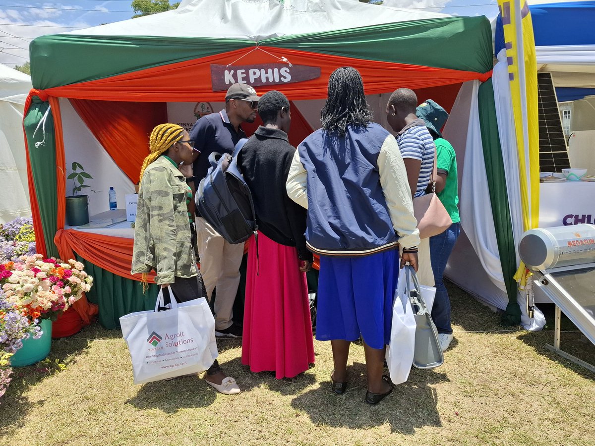 KephisKe's tweet image. Hello Naivasha msiachwe nyuma, it's the 2nd and last day of the Naivasha Horticultural Fair!

Come let's interact and share ideas at this very impactful event held at the Naivasha Sports Club. 

#Seedcertification 
#planthealth
#laboratoryservices