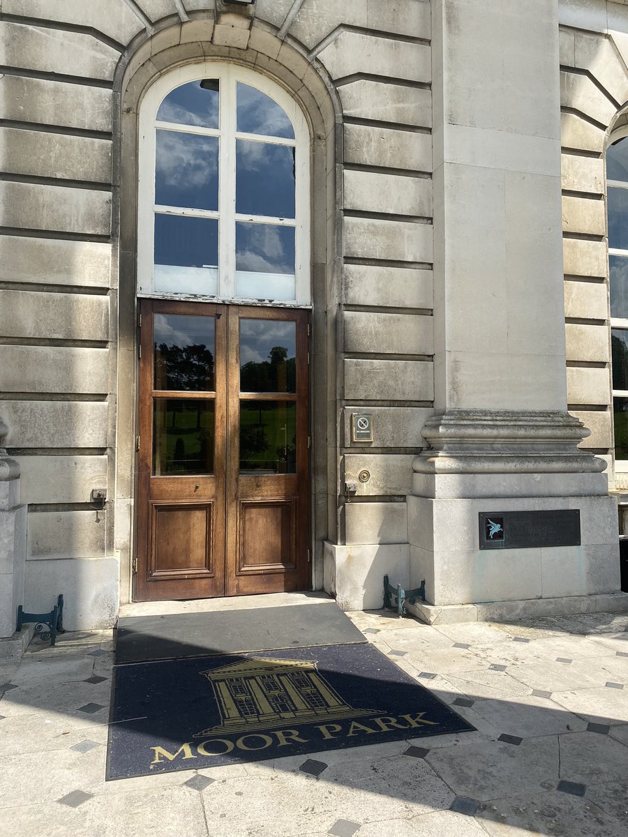 scott_smith9's tweet image. As we mark #Arnhem80 here’s a piece of airborne history close me in Watford. 

Just down the road in Rickmansworth is Moor Park, which was the home of the 1st Airborne in 1944 and where elements of Operation Market Garden were planned. A plaque makes reference to this. 

#WW2