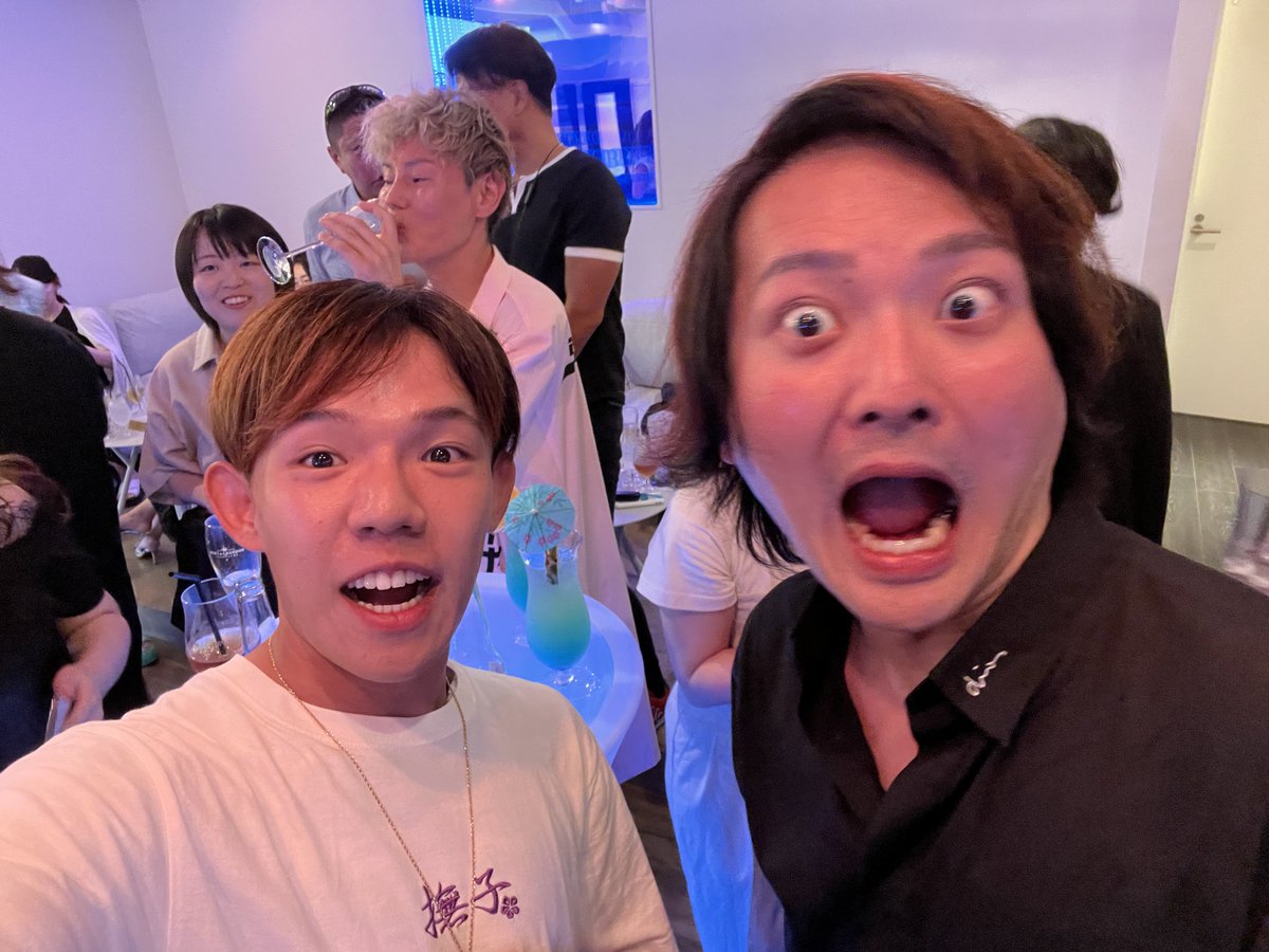 昨日はめちゃくちゃ楽しいお時間をありがとうございます😊

東京美容外科　赤坂院もハロウィン仕様に🎃
夜来るのは初めてですが、すごく華やかで素敵です🥹

美容整形版令和の虎　ひとみさんにもお会いでき✨
めちゃくちゃ小顔で超お綺麗激かわでした！！
ひとみさんも超優しくて素敵です✨