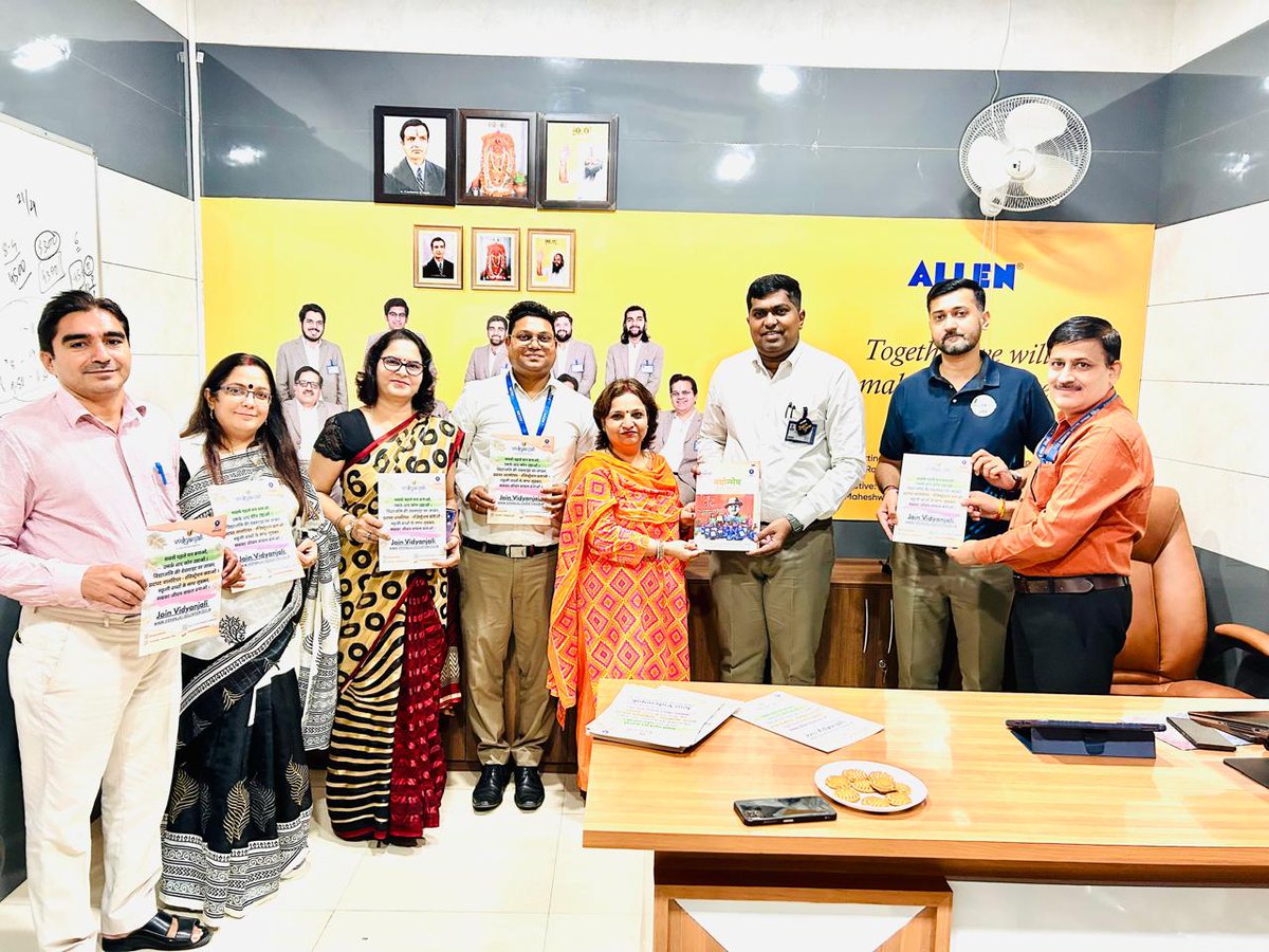 VidyanjaliDelhi's tweet photo. SNO with Distt team conducted #Vidyanjali Orientation for @ALLENkota Janakpuri branch. Successful meeting with Mr. Gaurav Anand Cluster Manager &amp; Dr. Nikhil Mehta Centre Incharge Janakpuri. Great efforts by DURCC Arya ji &amp; his team Ms. Sonali &amp; Mr. Prem, Dr. Neeta Verma DIET RN. https://t.co/MAzEWDYofu