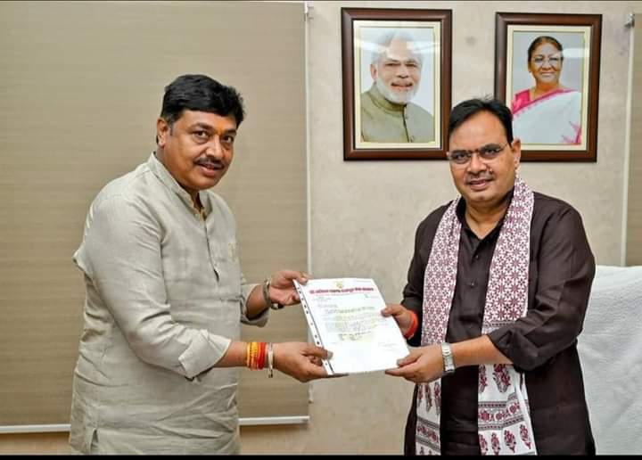 67mohansp's tweet photo. समाज की विभिन्न मांगो को लेकर 
23 सितेम्बर कोटा मे  होने जा रहे  मेजर दलपत सिंह जी 
बलिदान दिवस के उपलक्ष्य मे  Singh Sodala 
Bjp ranjeetsingh sodala team abvp 
टीम रणजीत सिंह सोडाला  
टीम मुख्यमंत्री भजनलाल राजस्थान 
BJP Rajasthan #BhajanlalSharma #cmrajasthan https://t.co/ldG8r6wt3a
