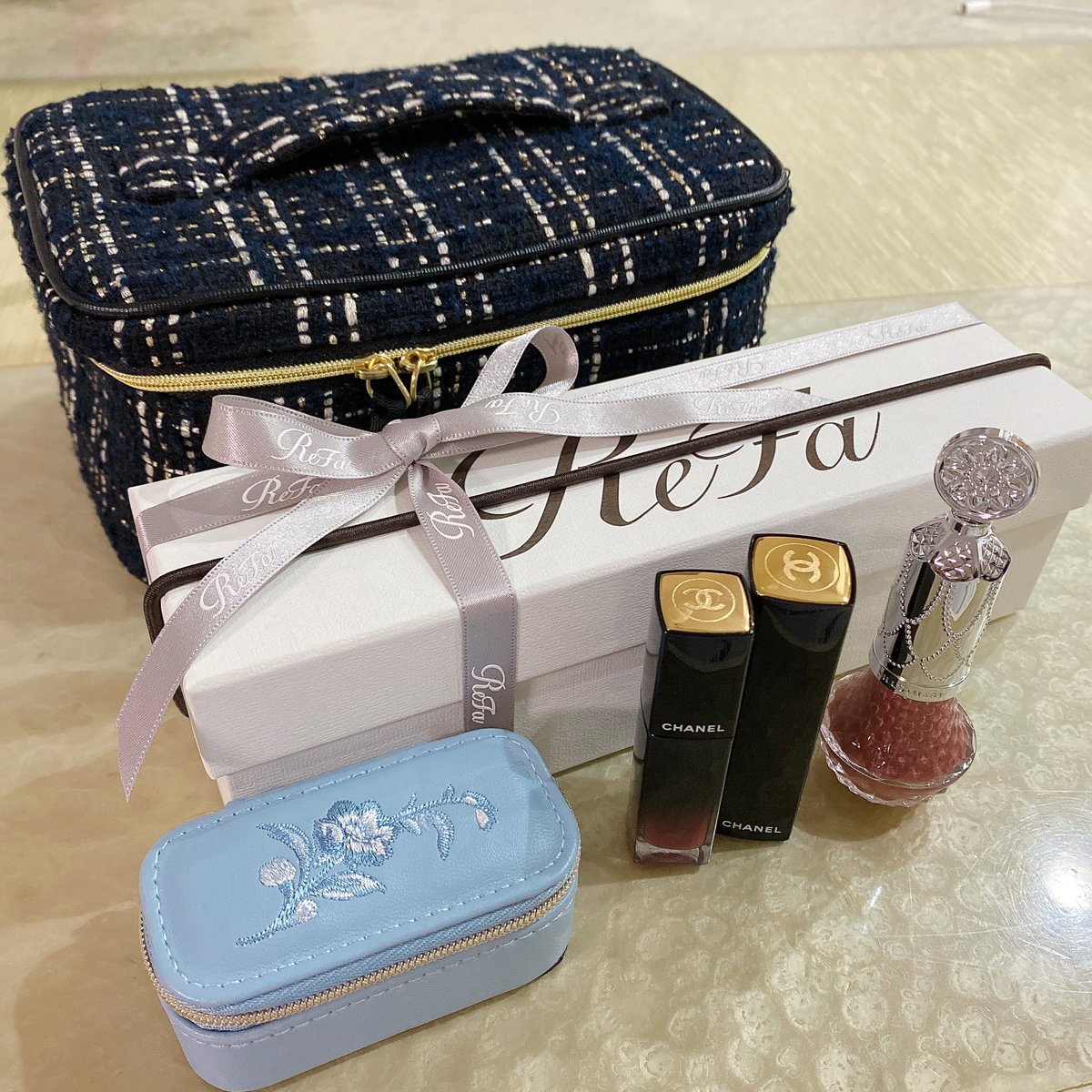 今日は私の誕生日🎉

叙々苑🥩→美味すぎた
モンシェールさんのオーダーメイド🎂→村人の🍓ショートケーキちゃんをイメージしたかのような完成度✨スクエア型も素敵😍
色々と用意してくれてありがたかった
娘からはさつまいもちゃんの絵のプレゼント🎁
充実した日が送れました

歳とるのも悪くない！🥳