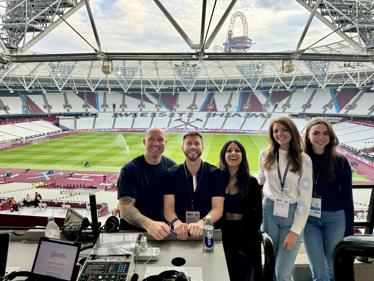 ReshminTV's tweet photo. A gorgeous Saturday for GameDay ☀️ 
📻 @talkSPORT 
🏟️ London Stadium
⚽️ @WestHam v @ChelseaFC 
⏰ 1100 | KO 1230
🎙️ @sammatterface @TheDeanAshton 
@izzyminter &amp; @ciaratippen 
#WHUCHE @premierleague https://t.co/NGLXuORxhz