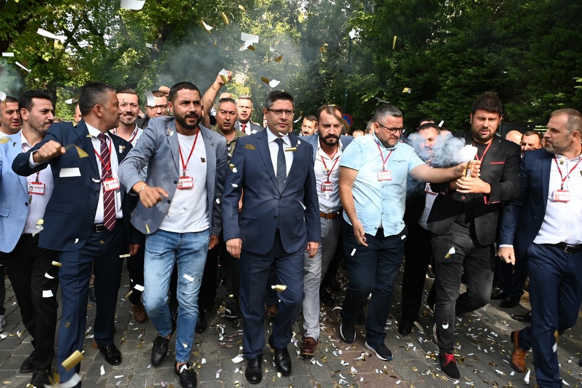 AltundagUysal's tweet photo. TOFAŞ Şubemizin 3. Olağan Genel Kurulu'nu büyük bir coşku ve heyecanla gerçekleştirdik. Açılış konuşmasını yaptığım genel kurulda şahsımı Divan Başkanlığı ile onurlandıran delege arkadaşlarıma teşekkür ediyorum. https://t.co/jiP9XchrmY