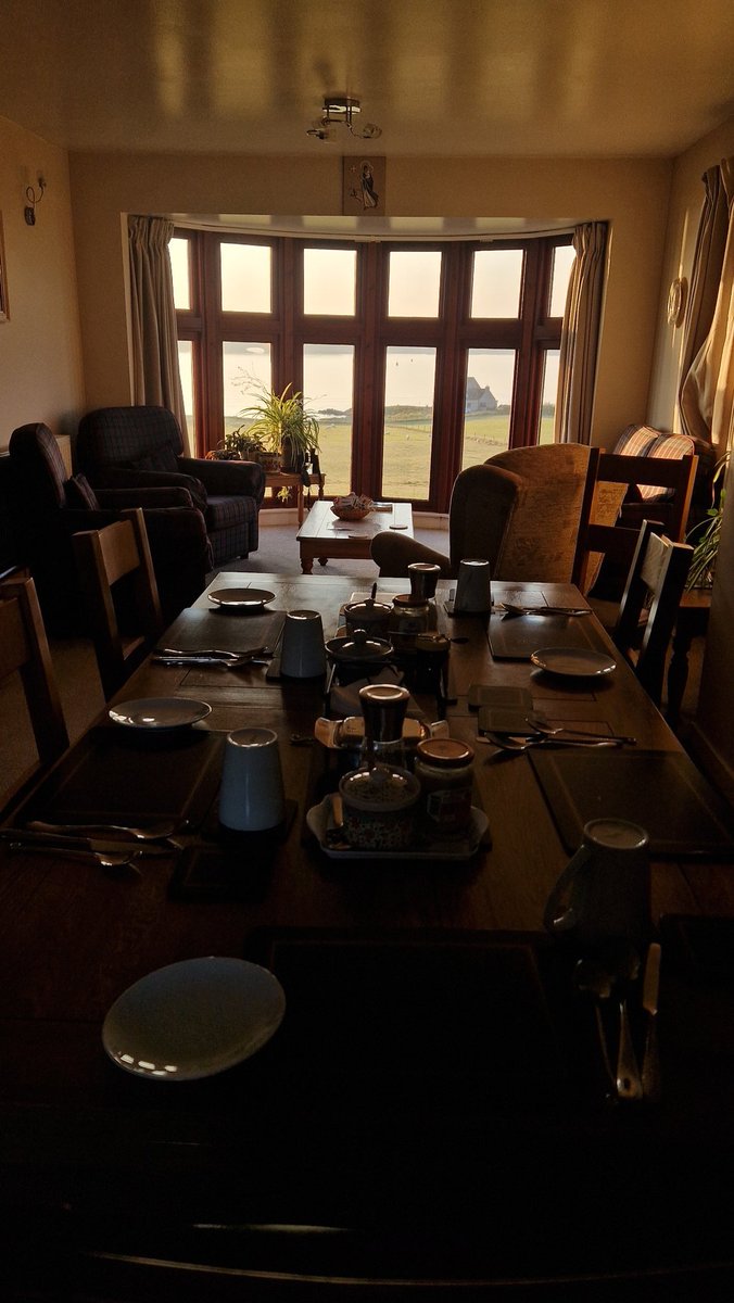 EileanIdhe's tweet image. Good morning: photos from the start of the day here at the Catholic House of Prayer on Iona. The fabulous warm, sunny weather continues...guests are making the most of it before it goes! ☀️ #diningroom #thinplace #houseofprayeriona #isleofiona #islandliving #comeandsee #peace