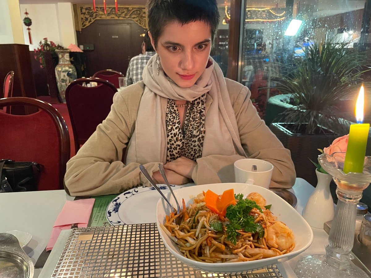 Delshadoo's tweet photo. Julie loves food fr (my fit from yday I didn’t take many pics but it was niceee) https://t.co/6KYffQIqYq