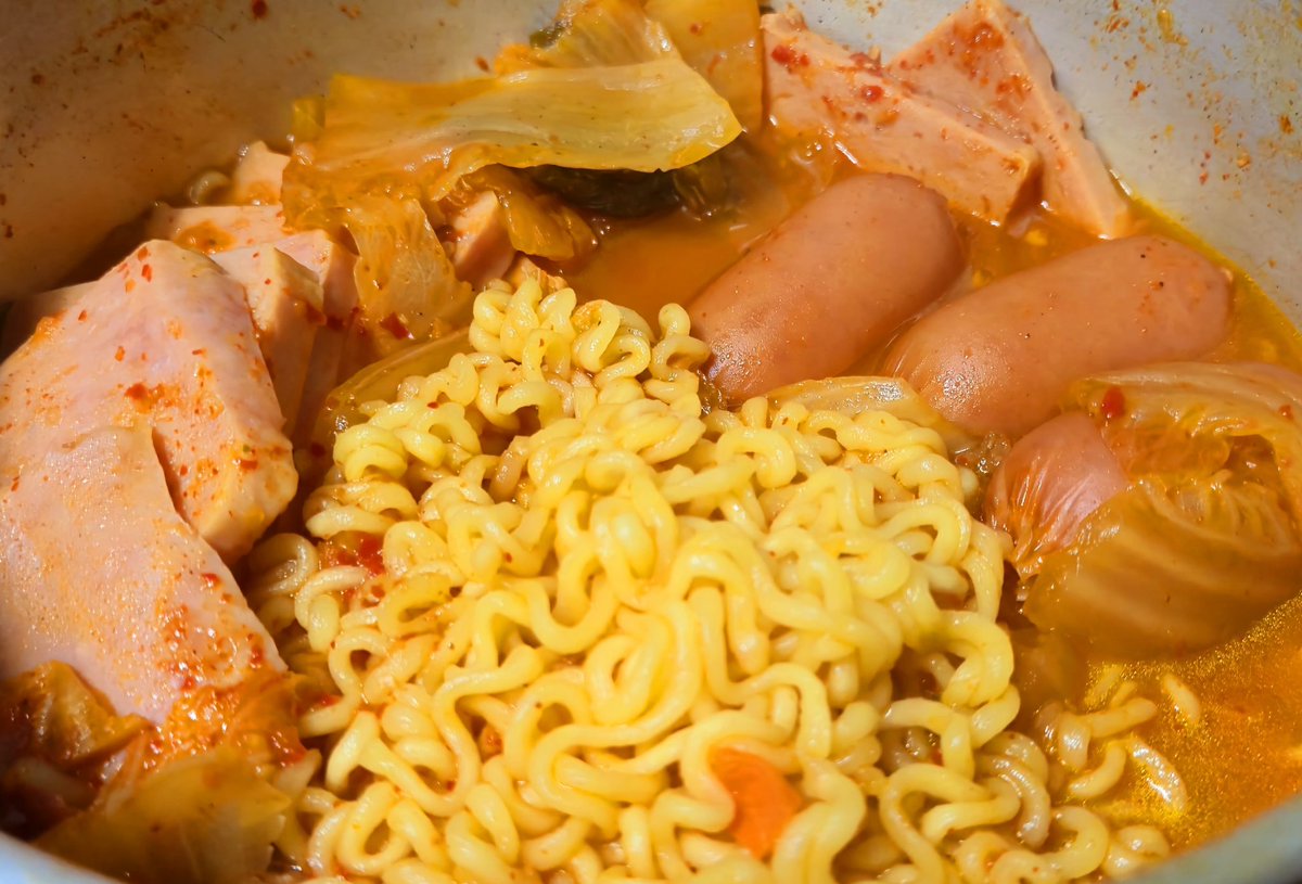 paralleljoker1's tweet photo. 김치찌개 라면 https://t.co/VA3K05AZxA