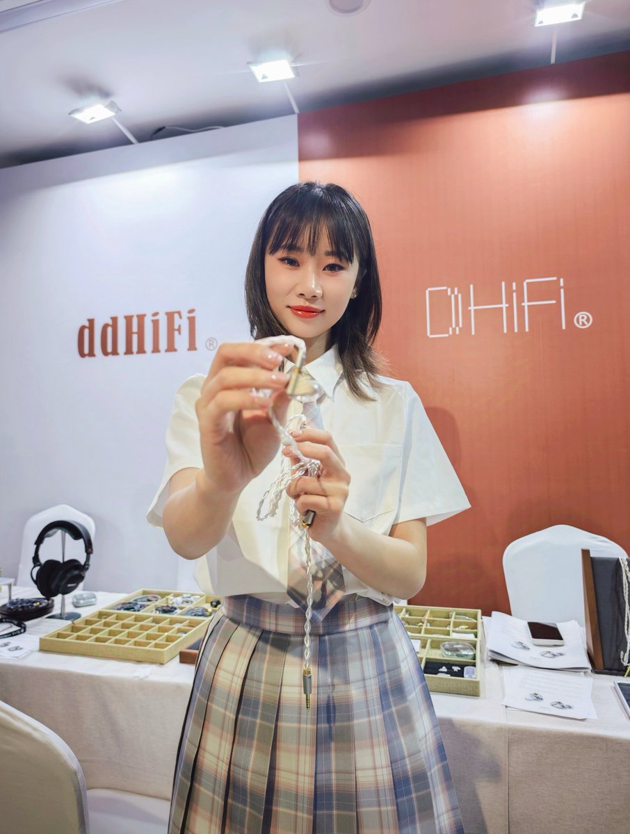 ddhifi_com's tweet photo. Thanks for highlighting the ddHiFi Surface! 🥳

#ddHiFi #AudioShow #NyxNet #EarphoneCable #Surface #IEMs #BC44Pro #AudioCable #SIAV https://t.co/jCoPHhbzIJ