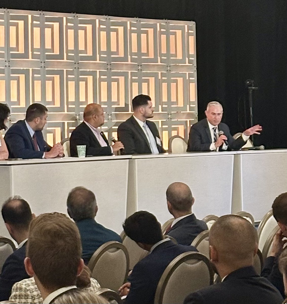 Penn Vascular Surgery (@pennvascular) on Twitter photo Darren Schneider talking about radiation safety and FORS technology at EVS
<a href="/pennsurgery/">PennSurgery</a> <a href="/VascularSVS/">Vascular SVS</a> <a href="/FutureVascSurgn/">FutureVascSurgeons</a> <a href="/VascularMD/">Darren Schneider, MD</a> #EVS2024 Darren Schneider talking about radiation safety and FORS technology at EVS
<a href="/pennsurgery/">PennSurgery</a> <a href="/VascularSVS/">Vascular SVS</a> <a href="/FutureVascSurgn/">FutureVascSurgeons</a> <a href="/VascularMD/">Darren Schneider, MD</a> #EVS2024
