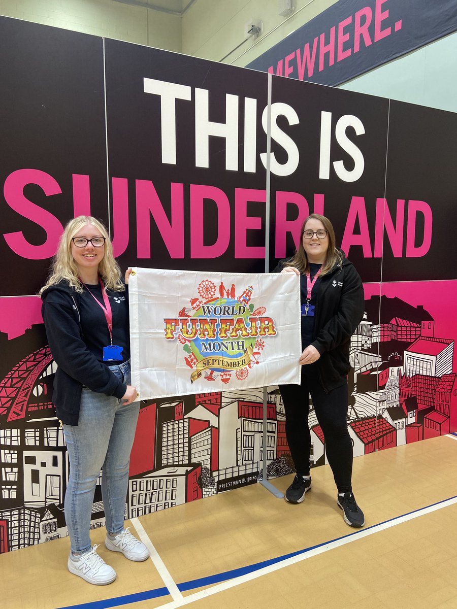 Raising awareness of World Funfair Month at <a href="/sunderlanduni/">University of Sunderland</a> Open Day today. <a href="/GTRSB_Pledge/">GTRSB_Pledge</a> #WorldFunfairMonth #Showmen
