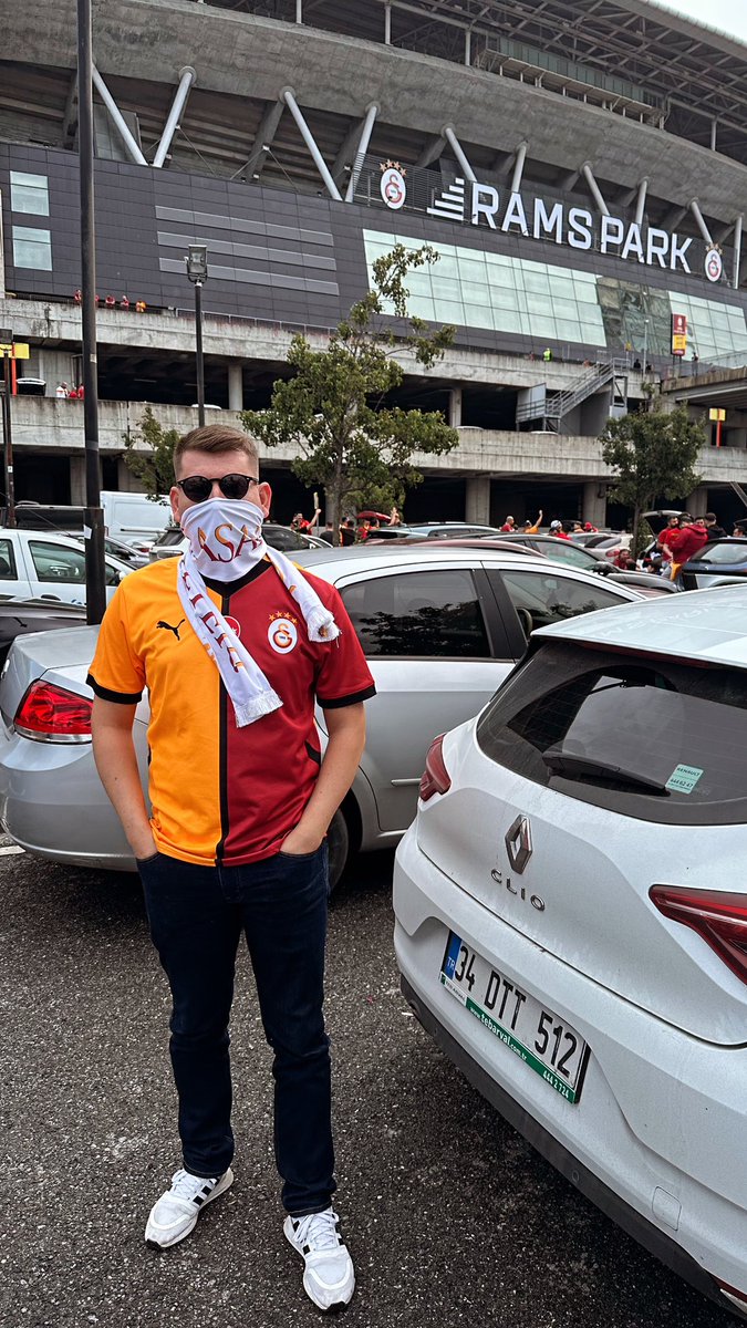 İnan Hiç Farketmez!! #pembeali
#BugünGünlerdenGALATASARAY