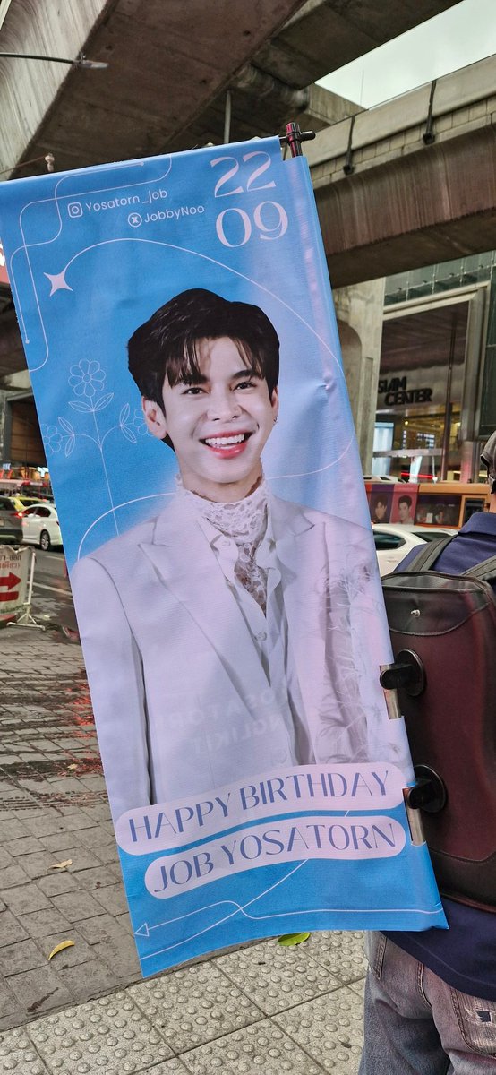 iamlillyblack's tweet photo. สยามทัก เจอคนหล่อด้วยคับ👍
พี่คนแบกก็น่ารักเฟรนลี่มากคับ❤️
#noojobby
#ProjectJob28thBD
#Job28thBirthday
#Jobyosatorn https://t.co/FActvyw088
