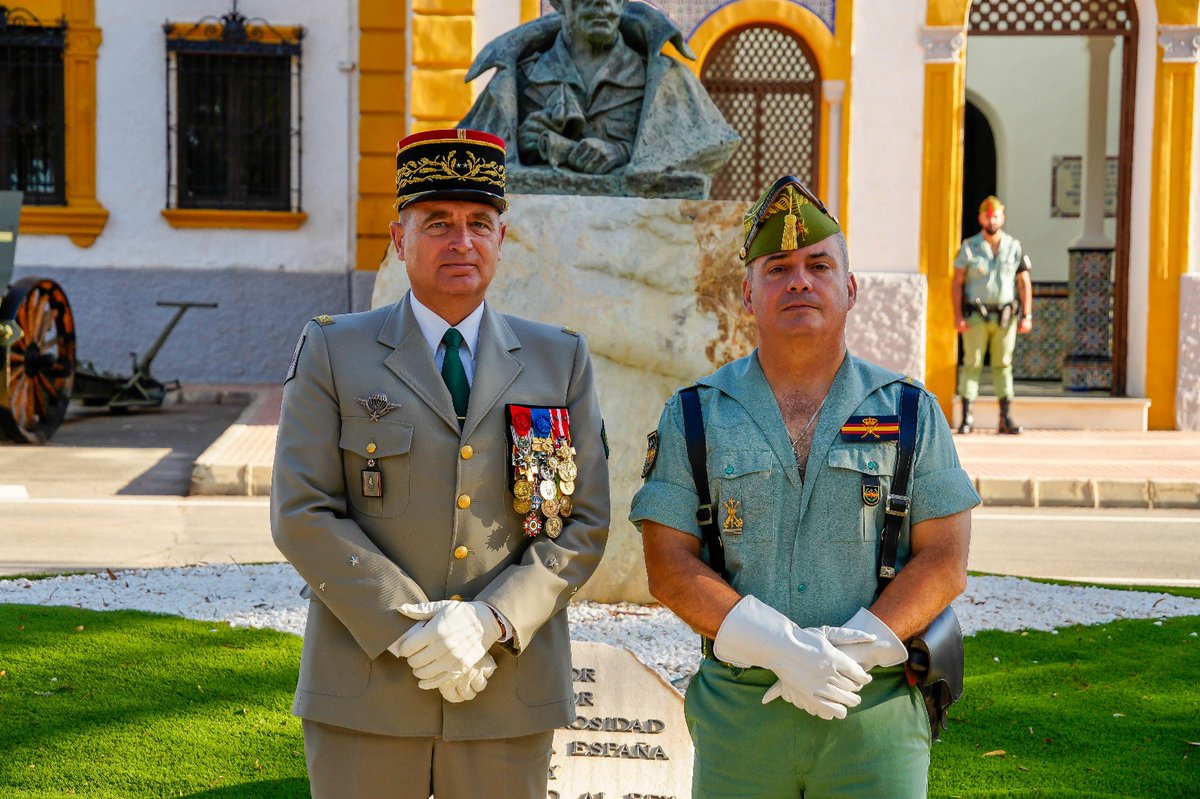 LegionEtrangere's tweet photo. 104ème anniversaire de @Lalegion_es à Almería. Le général Youchtchenko est venu à la rencontre du général Carreras Postigo, commandant la Brigade Rey Alfonso XIII, et a pu constater la multitude de valeurs communes partagées par nos deux belles institutions. https://t.co/33bW4gPvUJ