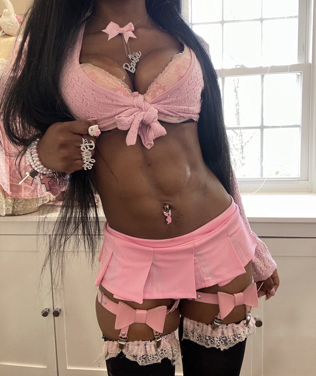 pinkholi's tweet photo. Buff Barbie 🎀💪🏿 https://t.co/C6j5N8r5cP