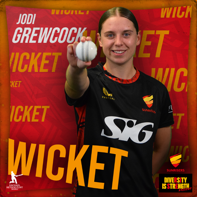 EssexWomen's tweet photo. 💪 | YES JODI
Jodi Grewcock beats the edge of Cranstone's bat as she comes down the wicket, and quick work from Amara Carr completes the stumping.

🌅 123/5 | 24.3 overs
📺 https://t.co/VgDHYAcvbZ
Match Centre ⬇️ #RiseUp🌅🧡
