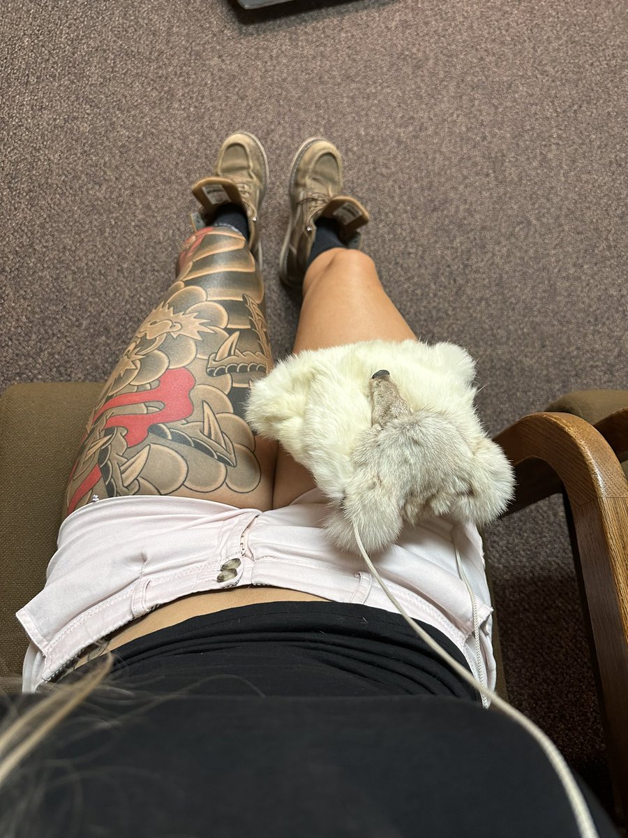 Since I’ve read some comments saying y’all wouldn’t date girls with filler 🧐, who would date a girl with tattoos then? Those are also permanent modifications to one’s body. Show of hands with a like, RT, comment, or all 3 of your date a tattooed girl. Tattooed girls tap in too.