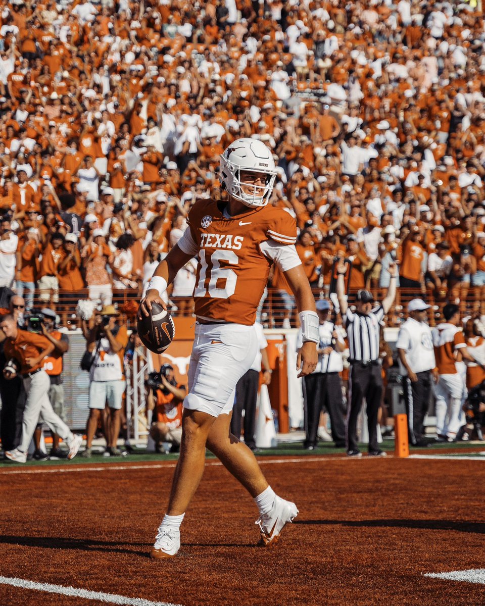 ynakhooda's tweet image. Wakey wakey it’s longhorns football Saturday . Lets get to 4-0 as the #Archiemanning rave continues . #HookEm 🤘🏾