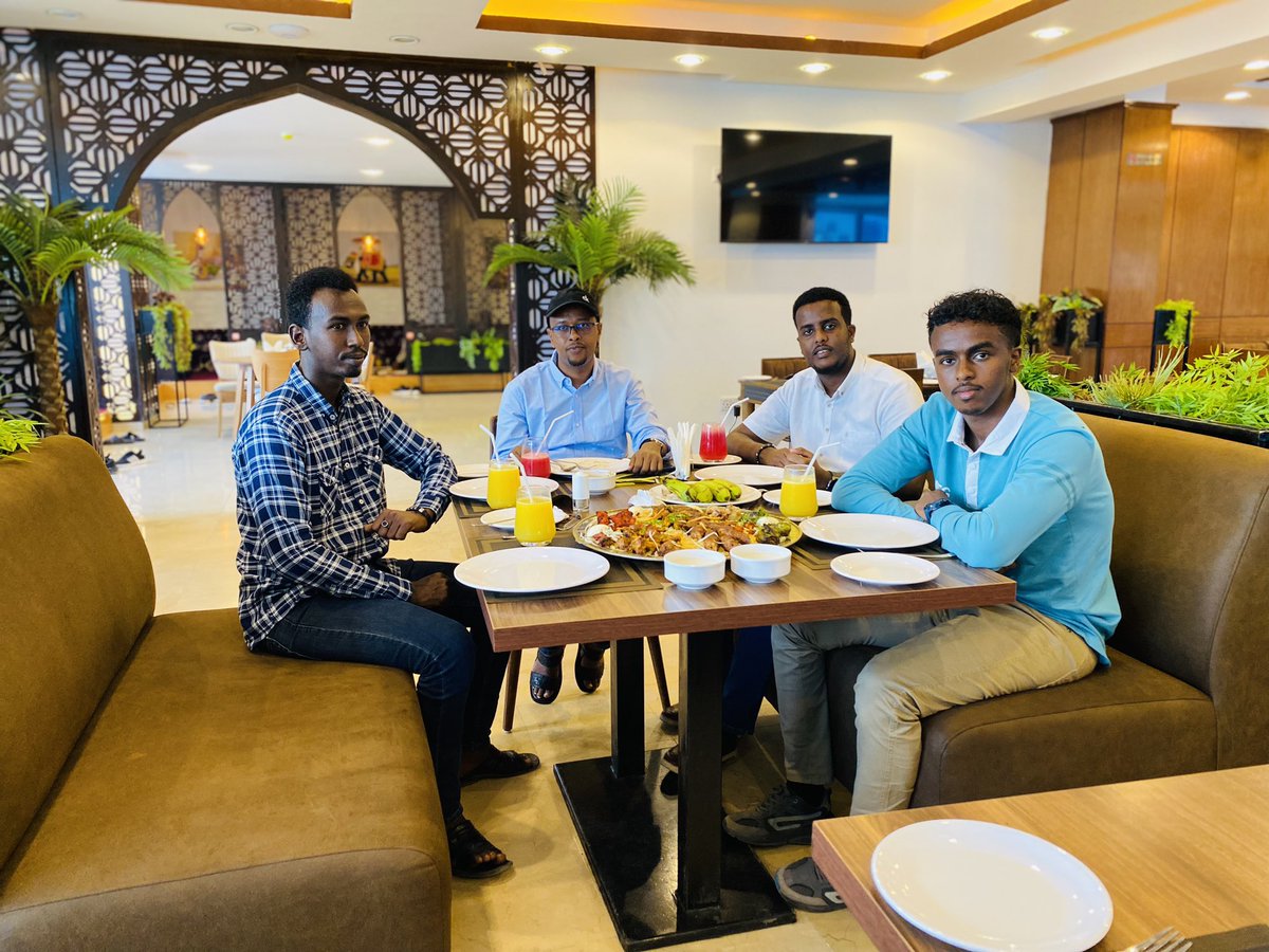abdallehoosh's tweet photo. #Muqdisho. Waxaa maanta casuumaad noosameeyey Adeer #Awil Aniga iyo Ilma adeertay #Omar Iyo #Yaxye. Amni iyo Horumar weyn baa Ka socda Caasumadda Umadda Soomaaliyeed. https://t.co/HQh1Su1xeY