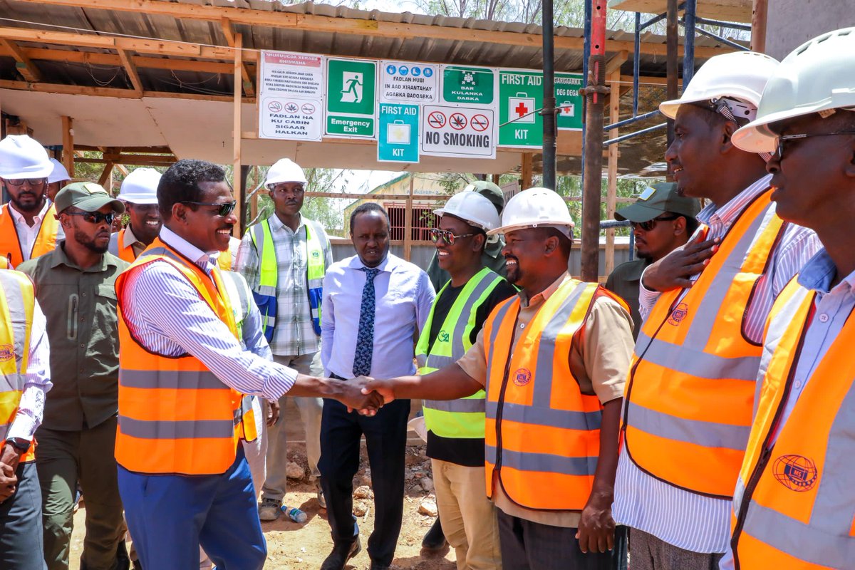 ymewater's tweet photo. "This week  we were honoured by the visit of the President of the Somali Federal State of Galmudug, Honourable Ahmed Abdi Kariye to our TVET school Prof Adow. His presence was of great inspiration. #TVET
#Somalia 🇸🇴✨
@KfW_int @GermanyinSOM https://t.co/reTKyhXF8n