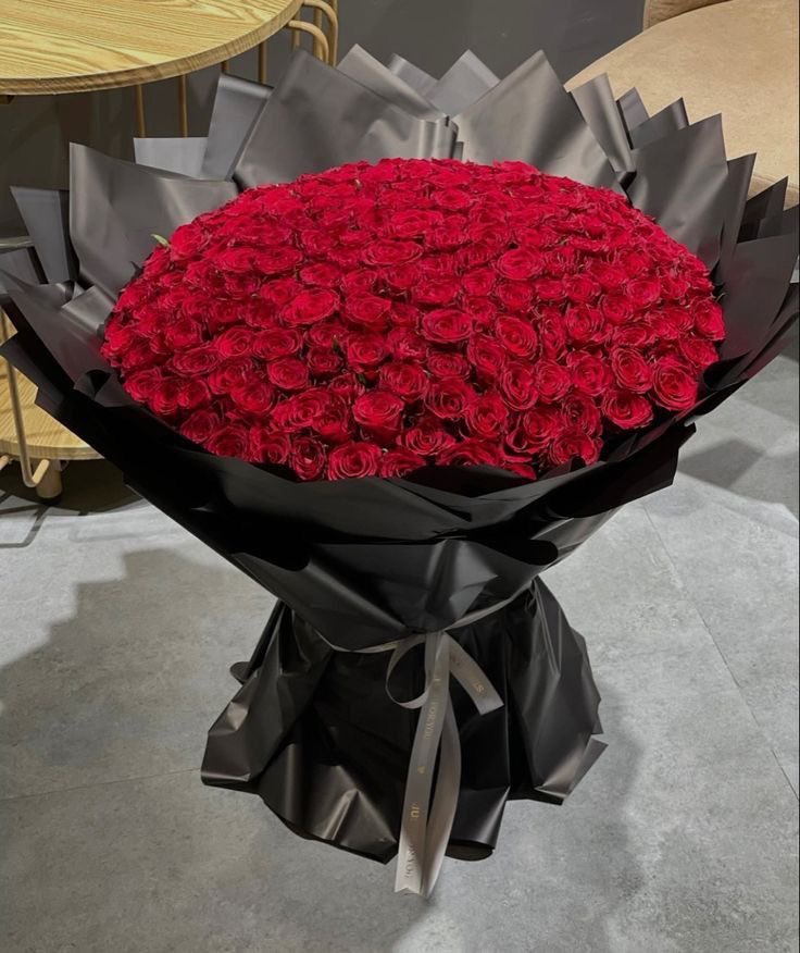 gifts_ae's tweet photo. باقة ورد احمر 😍✨ https://t.co/1VWWuckYFG
