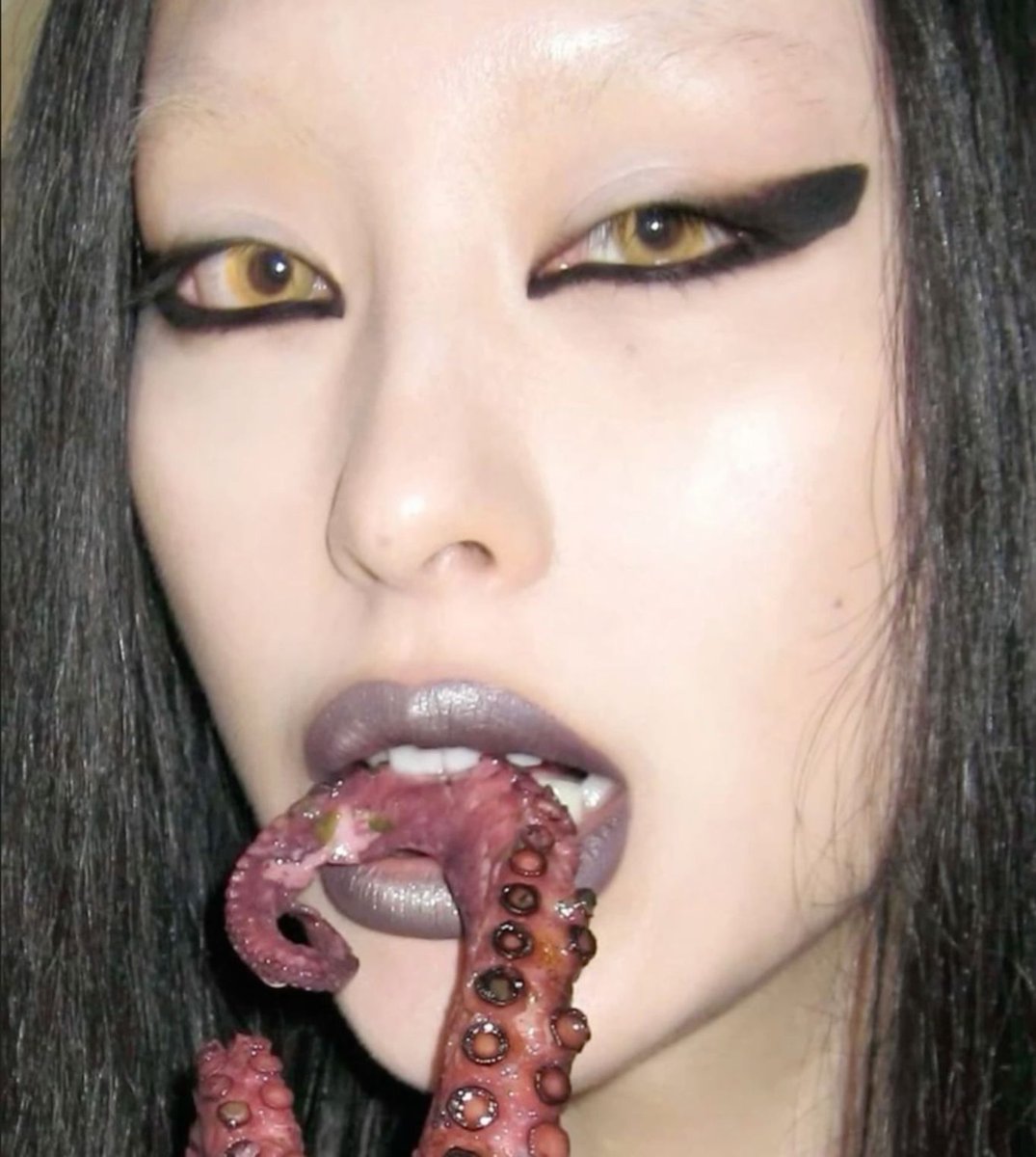 blasphemy_hub's tweet photo. #blasphemy #monster #monstergirl #makeup #MakeupTips #goth #gothicgirls #gothgirl #asianhooker #contactlinse #aisan #asians4trump #horror #pale #HorrorCommunity #HorrorArt #HorrorFamily #koreansmut #cosplayr18 #Eyesさんと繋がりたい #koreanlive https://t.co/lS8EVWCFul