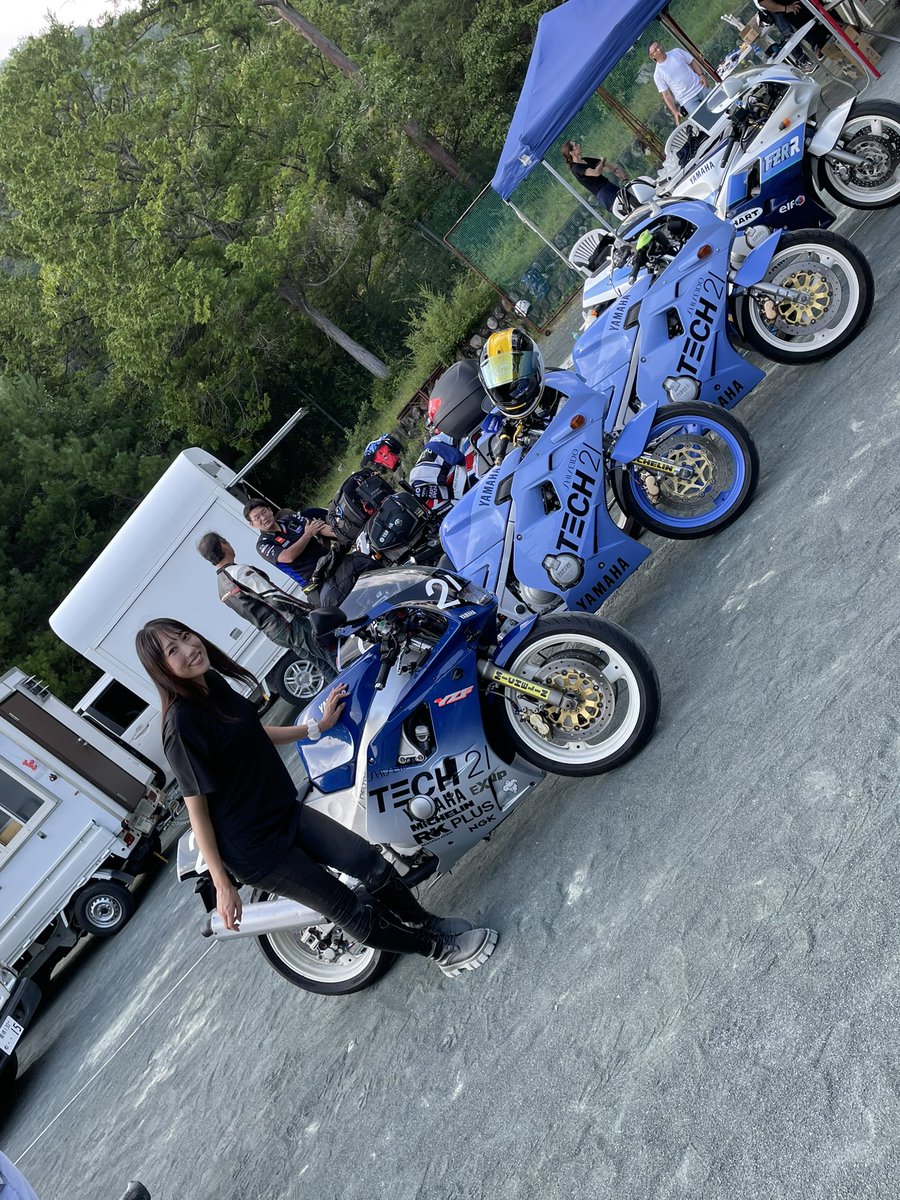 kabukimonode_su's tweet photo. #80sミーティング
ハイライト④🤩🏍️✨
#ヤマハ
#fzr
#fzr250
#2kr
#3hx
#3ln
#平忠彦
#tech21
#fzr400
#fzr750
#fzr1000
#拡散希望 https://t.co/TyrtN5YuGq