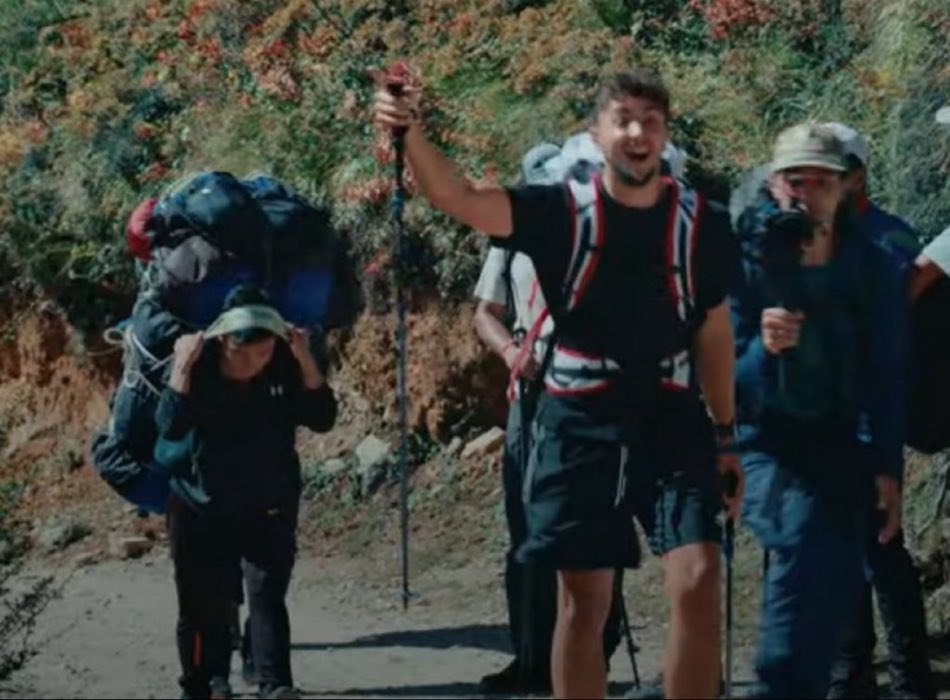 Pediavenir's tweet photo. 🇫🇷 FLASH – Alors que son ascension est terminée, Inoxtag continue d'employer 4 sherpas pour l'aider dans sa vie quotidienne. https://t.co/y0qqZRQeds
