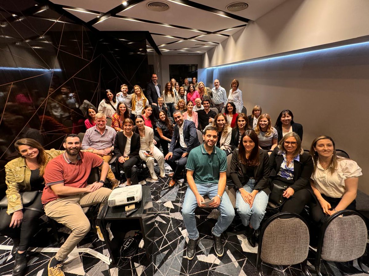 🔵 Rosario fue el escenario de un nuevo preceptorship sobre EPID en Enfermedades del Tejido Conectivo. Un espacio de intercambio que nos permitió reforzar conocimientos y estrechar lazos profesionales, avanzando juntos para el cuidado de los pacientes. Gracias <a href="/BoehringerSA/">Boehringer Ingelheim</a>🇦🇷👇