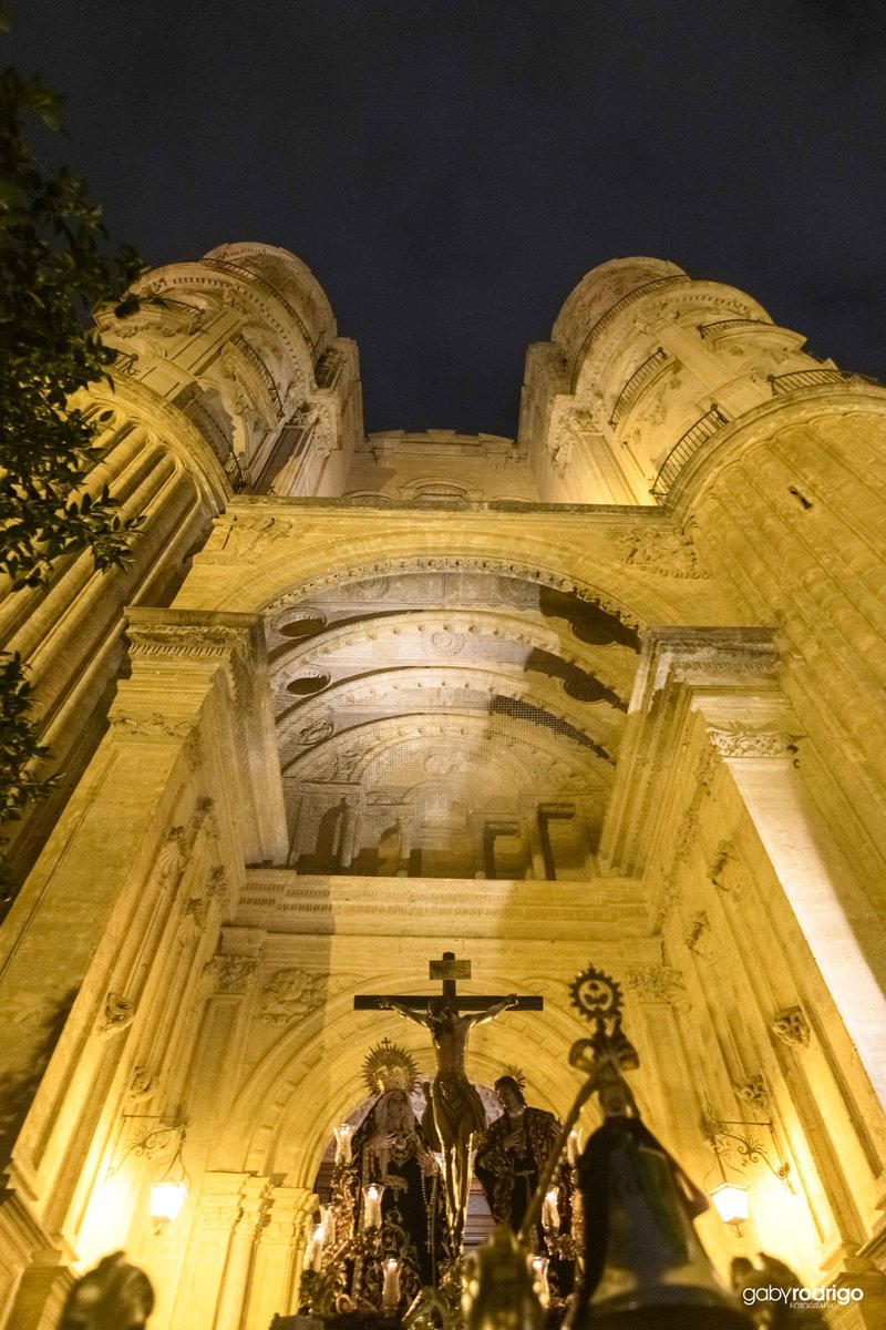 DoloresPtoTorre's tweet photo. Hace una semana, nuestra hermandad junto a nuestros Sagrados Titulares pisamos la Santa Iglesia Catedral Basílica por primera vez, recorriendo las calles del centro histórico de la ciudad.

GRACIAS por todas las muestras de cariño, y por acompañarnos en ese día histórico para nuestra Cofradía.

Málaga conoció nuestro Legado de Caridad.

#CofradiasMLG
#SoydelPuerto

📷 @gabyrodrigo