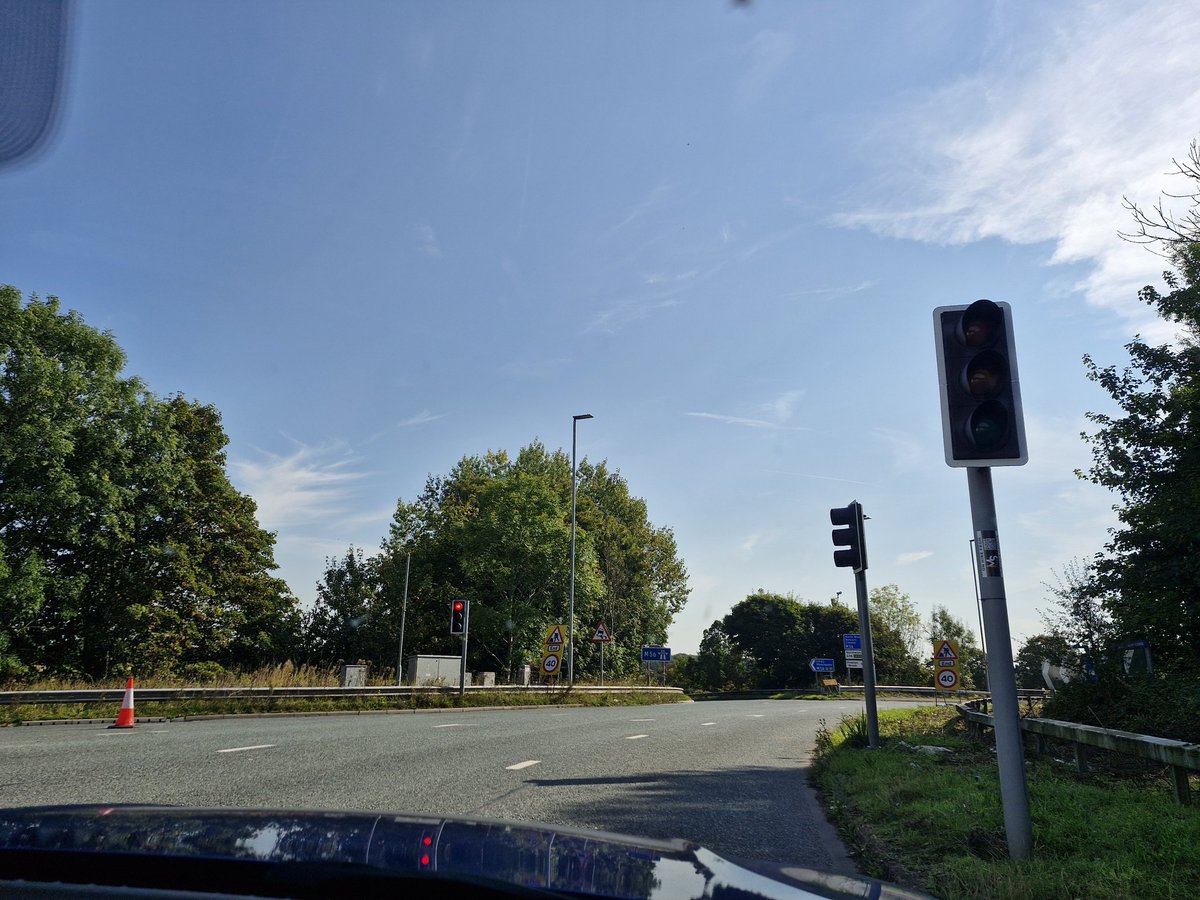 lynseychuck's tweet photo. @HighwaysNWEST Still out. Multiple sets. https://t.co/OBxeAGfCbO