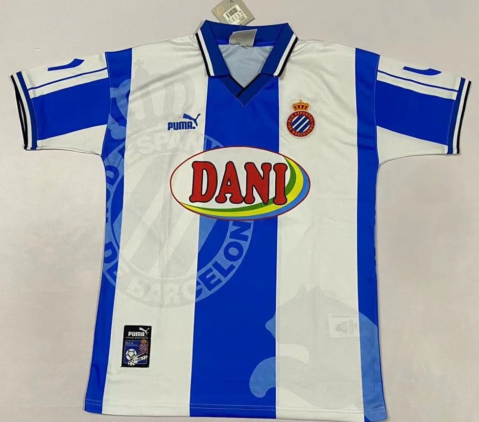 Sorteo 'Real Madrid - Espanyol'.

El ganador se llevará la camiseta que desee de esta temporada del Real Madrid o del Espanyol con los parches y dorsal que prefiera. 

- RT este tuit

- Seguir a <a href="/Ctinfo_17/">Ctinfo_17</a> 

- Ser seguidor mío.

Doy ganador después del partido.
