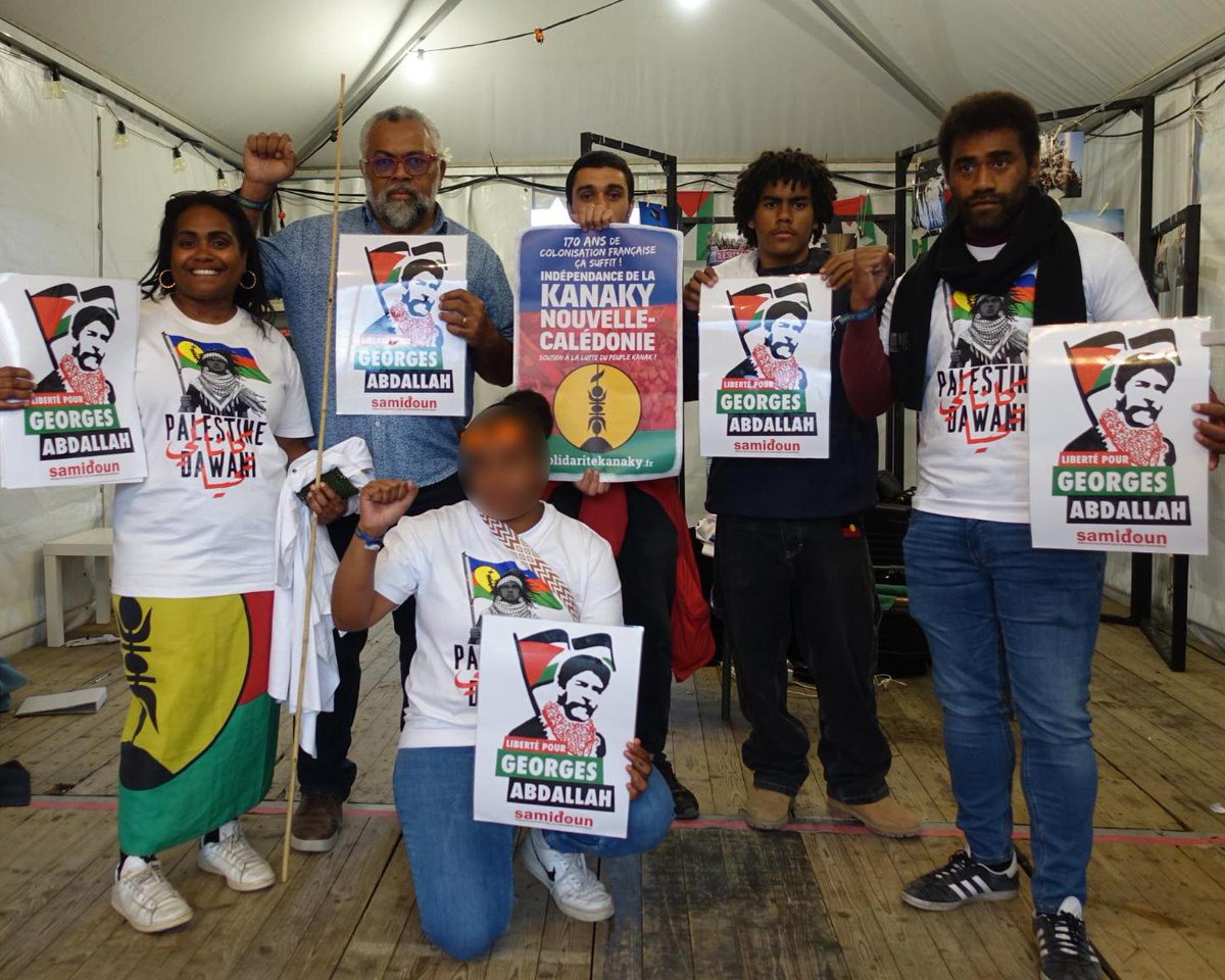 🇵🇸🇳🇨 Le député Emmanuel Tjibaou et d'autres militants Kanak affirment leur solidarité avec Georges Abdallah. Communiste libanais et militant pour la Palestine, il est emprisonné en France depuis 1984 alors qu'il est libérable depuis 1999.

#FreeGeorgesAbdallah