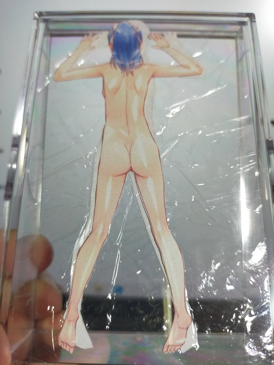 わかっていたつもりだったのに…左右が逆になった…まあ反転してプリントすればいいだけなんだけどね
カッターで切り抜くのはそれこそアナログ原稿してたので簡単にできる… 