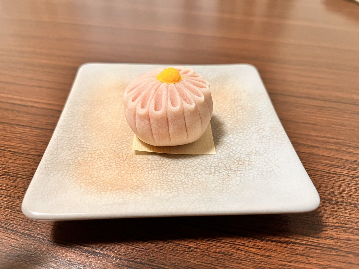 中はカボチャ餡🎃