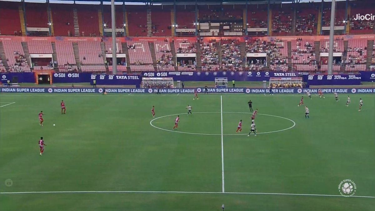 moadnanx's tweet image. 📸 - Jamshedpur vs Mumbai has STARTED!