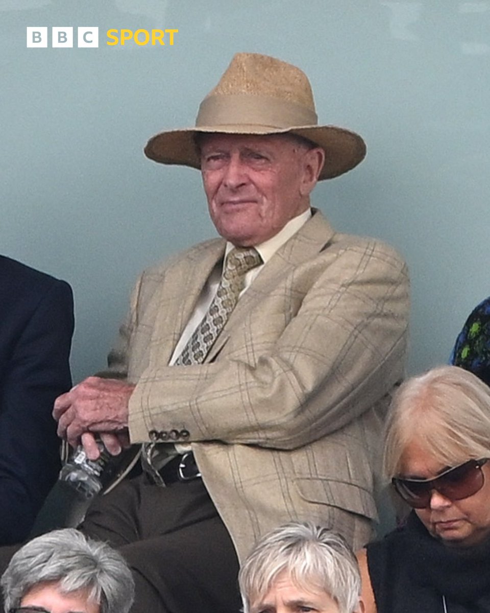 Absolutely brilliant to see Sir Geoffrey back at Headingley enjoying the cricket ❤️

#BBCCricket #ENGvAUS