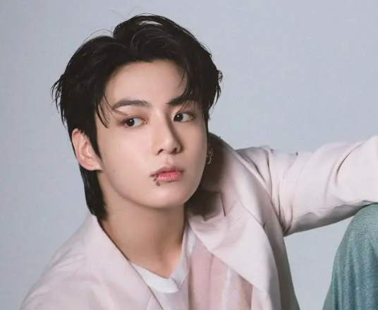 AboutMusicYT's tweet photo. HYBE on Jungkook's recent post:

- "We have confirmed that he posted it because he thought that under no circumstances should a young artist be dragged into a dispute and used as a shield". https://t.co/eluCquPd6e