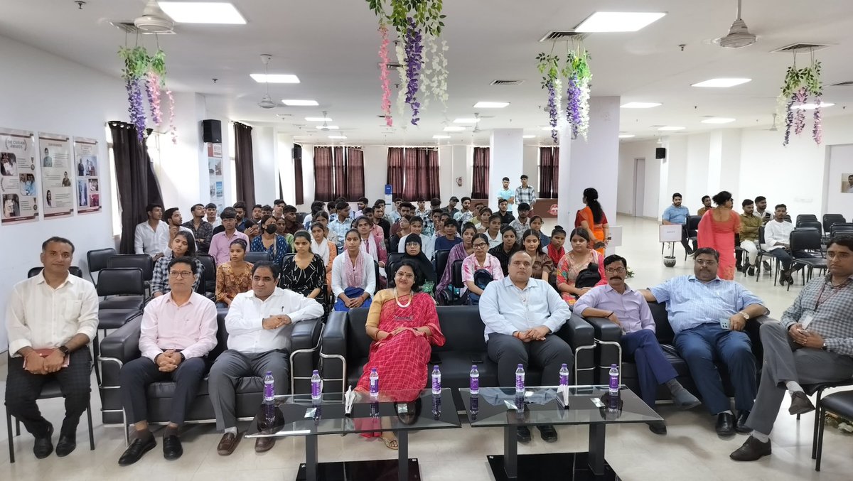 MetroCollege1's tweet photo. Metro College of Nursing, Greater Noida, organized an Orientation Programme on 13th Sept 2024 for newly admitted paramedical students, focusing on academics, responsibilities, and professional behavior.

#OrientationProgramme #MetroCollegeOfNursing #BrightFuture #MedicalCareer https://t.co/wUJofloOol
