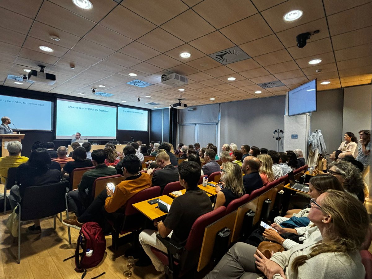 DrRodrigoLastra's tweet photo. Great Symposium Common Sense Oncology @csoncol at #ESMO2024.
A little overwhelmed😅 to share table with speaker such @darioT_ @oncology_bg and @Winette_vdGraaf, and the presence in the audience of @EORTC president, last #ASCO president @lynn_schuchter, and ASCO CMO @jrgralow https://t.co/FjOzT9VmlC