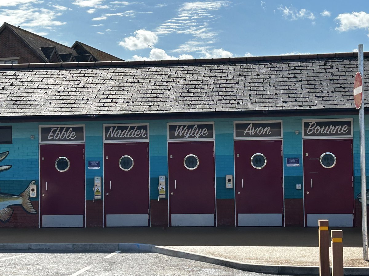 Salisbury treated us to the sunshine yesterday . The River Park development
looks very good &amp; more importantly will manage the flooding, provide a biodiverse environment &amp; leisure space for the local community. #fiverivers <a href="/EnvAgency/">Environment Agency</a> <a href="/wiltscouncil/">Wiltshire Council #WiltshireTogether</a> <a href="/SalisburyCC/">SalisburyCityCouncil</a>