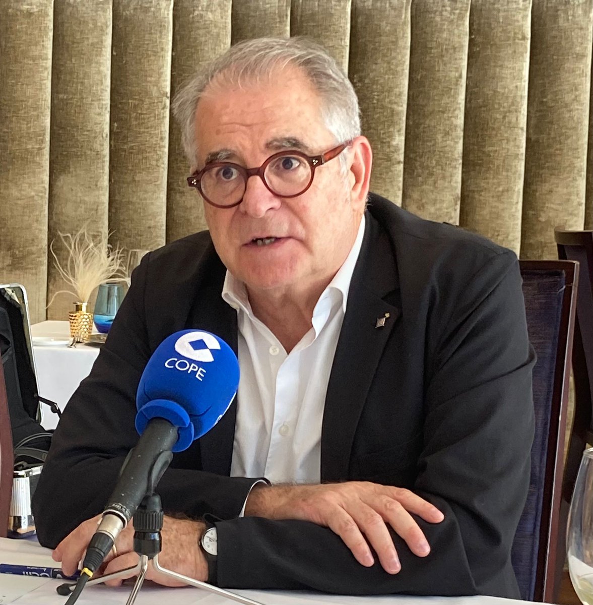 A las 12 en Converses con Carlos Losada desde <a href="/Eurostars/">Eurostars Hotel Company</a> Grand Marina, @JordiValls13 teniente de alcalde del área económica del <a href="/bcn_ajuntament/">Ajuntament de Barcelona</a> .

Como analistas

Manel Manchón 

Alex Sàlmon  

Juan C. Valero  

Escúchanos aqui 👉cope.es/emisoras/catal…