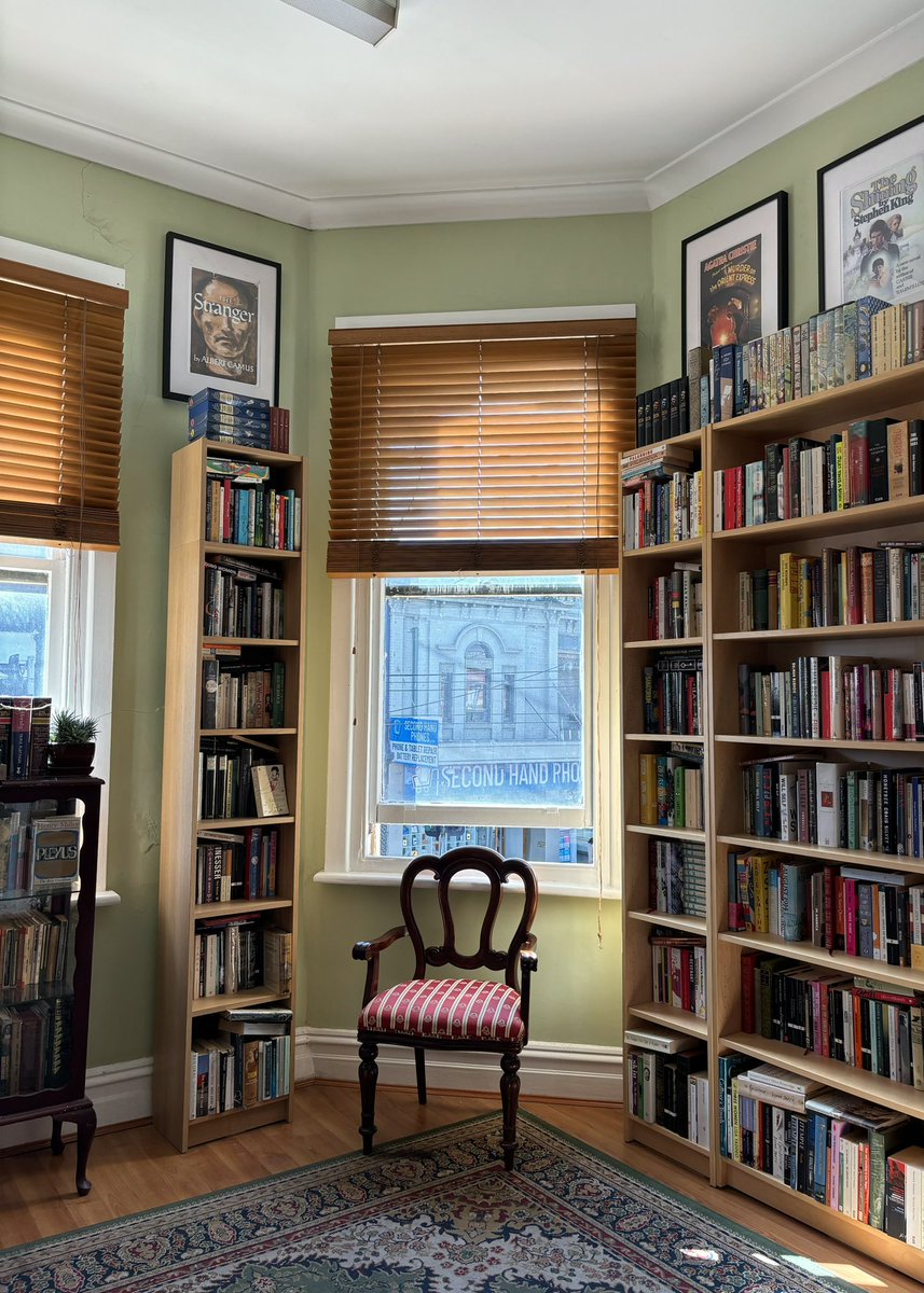 chloeprw's tweet photo. i visit this secondhand bookstore once a week to keep myself sane https://t.co/ObmLm3iyBW