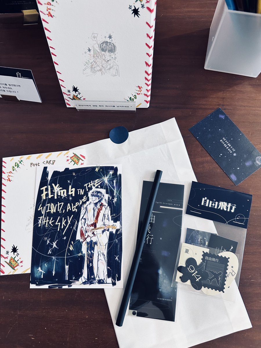starrystay_'s tweet photo. 📚생일책방이라니 이 납득가능한 컨셉에 몸치 팬둥이는 팬둥팬둥 춤을 춥니다🐧 여름비 투명우산 종이냄새 하현상책취(체취아님)에 막힌 코도 뻥! 그렇게 청량한 여름하 한 권을 안고 왔어요📖 비행의 순간들을 두툼히 채워주셔서 감사합니다🪽
#바람을_맞으며_비행하는
#스물일곱_현상의_순간 https://t.co/GACd7lteKa